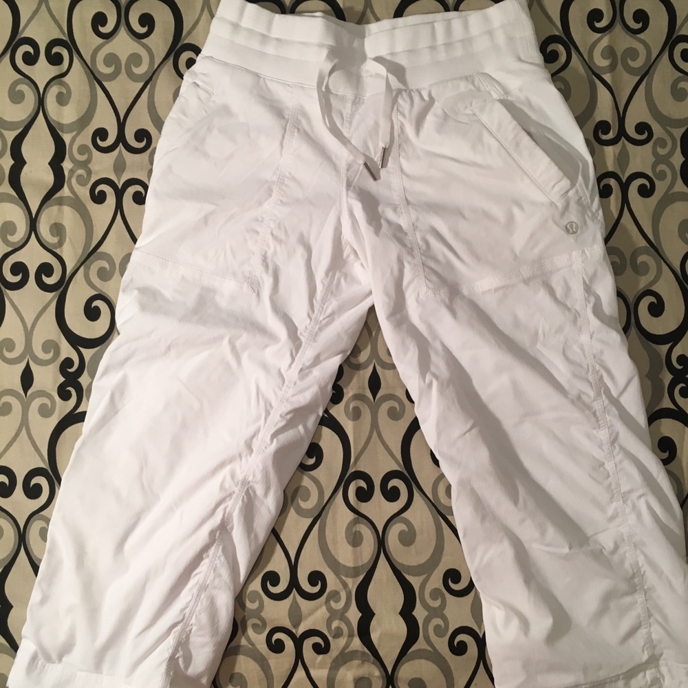 Lululemon Dance Studio crop pants Sz 4 EUC!!